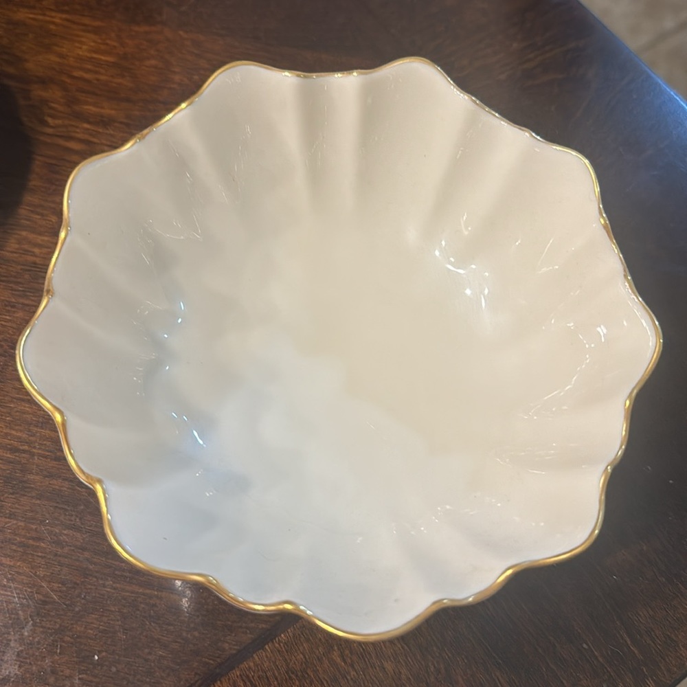 Decor bowl in perfect condition cream color. - Picture 2 of 2